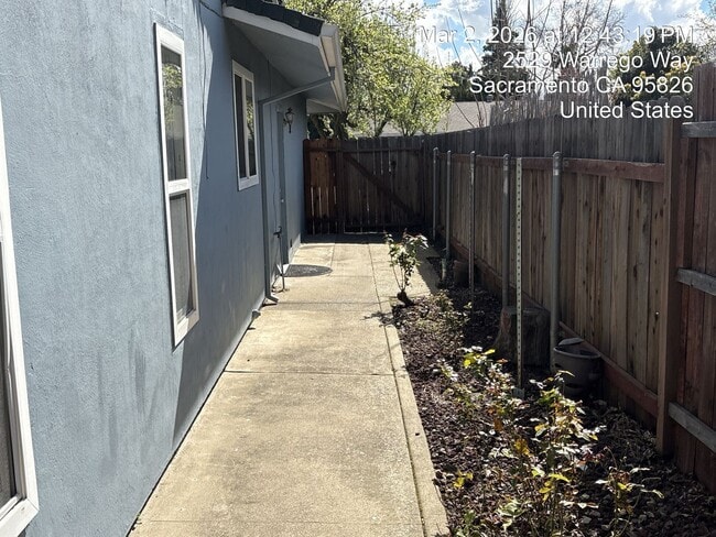 Building Photo - Beautiful 4 bedroom home