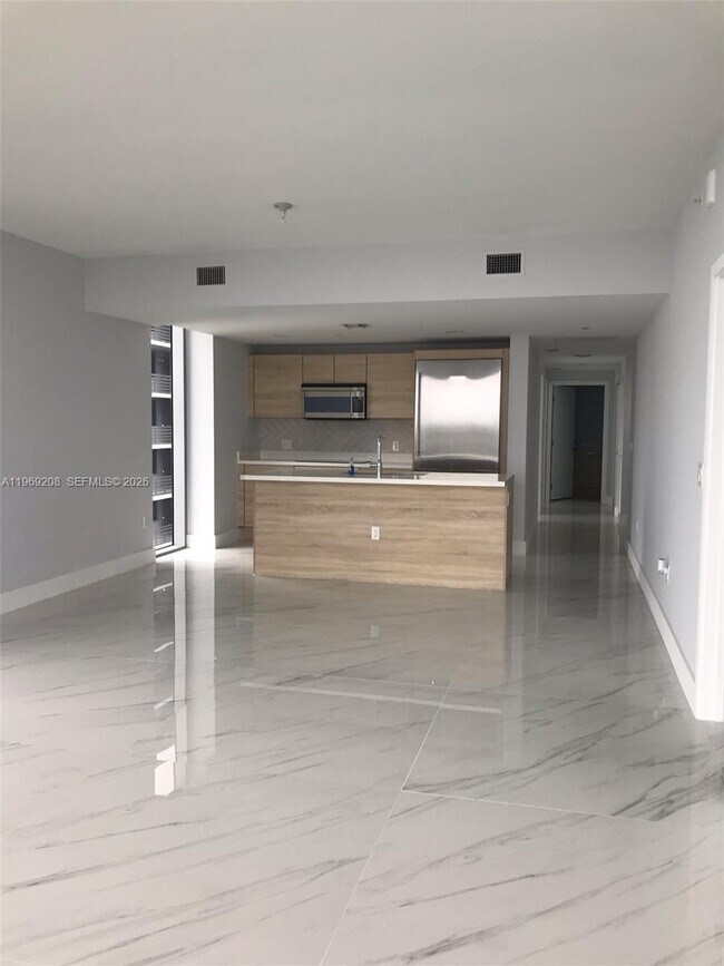 Building Photo - 16385 Biscayne Blvd