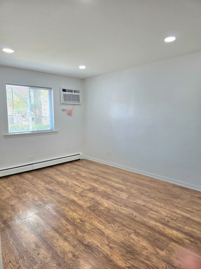 Building Photo - 6 Parkside Ct