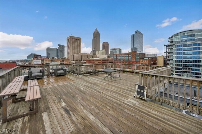 Building Photo - 1133 W 9th St