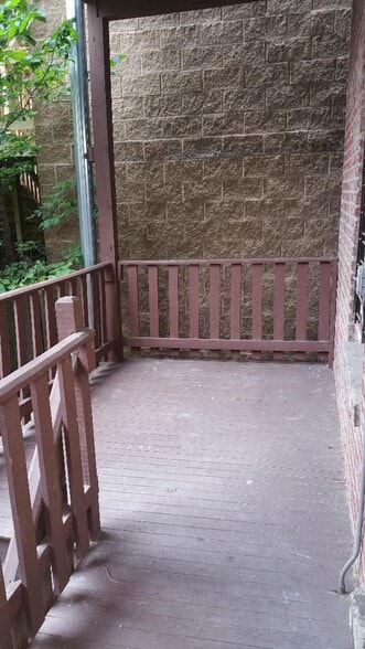 Private Porch - 1309 W Fillmore St