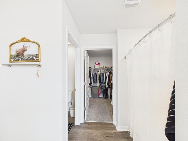 Building Photo - 8775 Clearbrook Dr