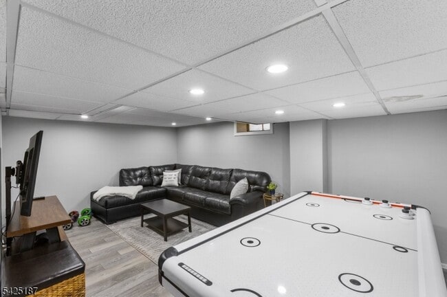 Building Photo - 487 W Shore Trail