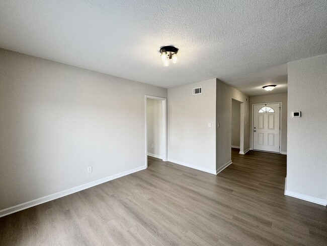 Building Photo - Fully-Renovated Ranch Home Available 03-19-26! Fenced Backyard - Pet Friendly - Washer & Dryer In...