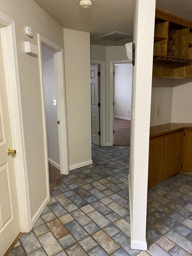 Building Photo - 2648 Alder Glen Dr