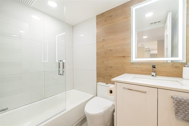 Building Photo - 16320 Kelly Cove Dr