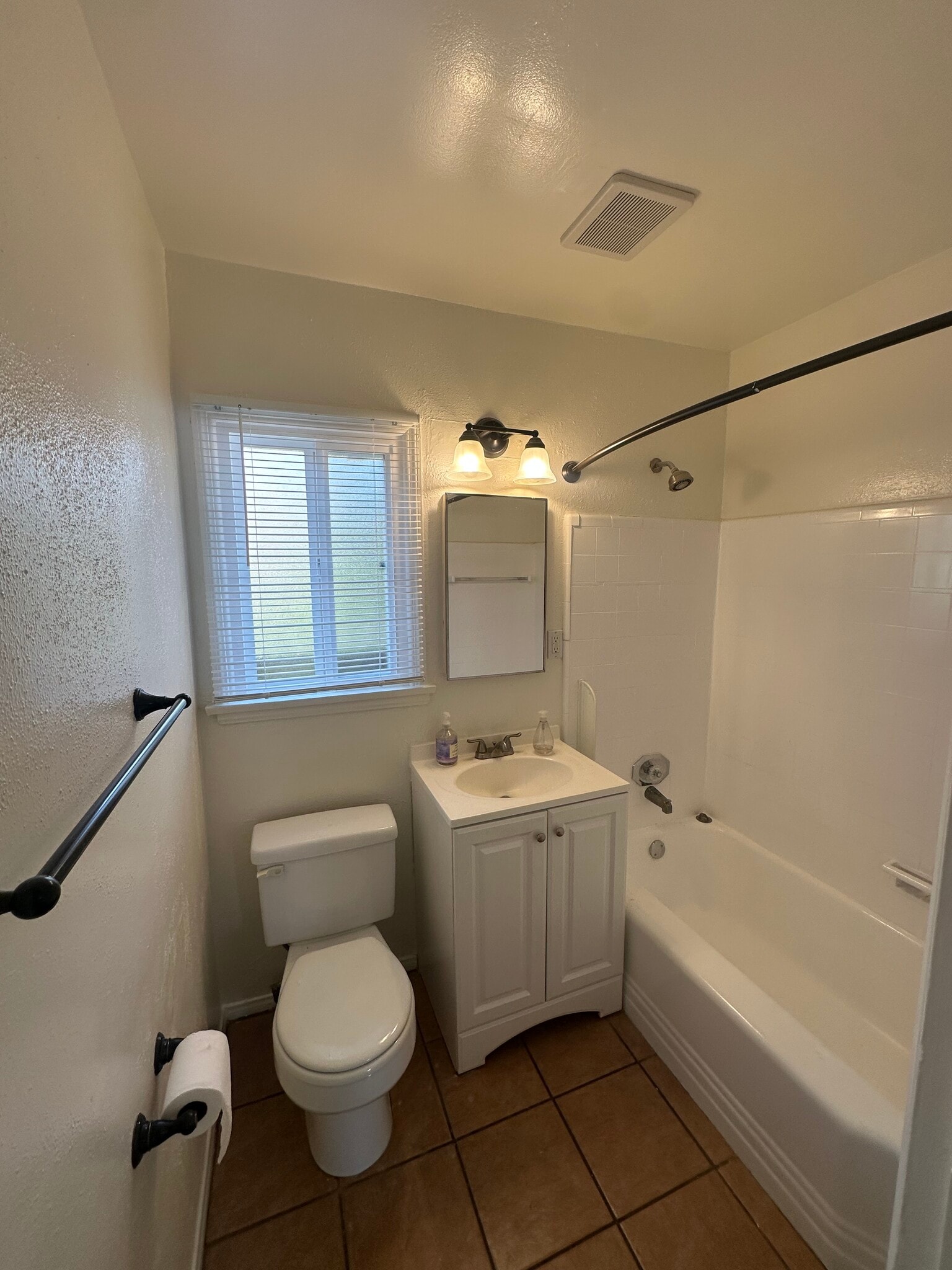 Building Photo - 6636 Gaviota Ave