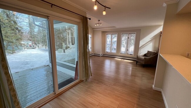 Building Photo - Lovely 2 Bedroom Townhouse Condo W/Garage - Corner Lot - Call Today!