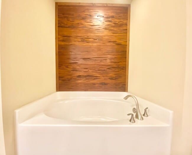 Building Photo - 6040 Trestle St