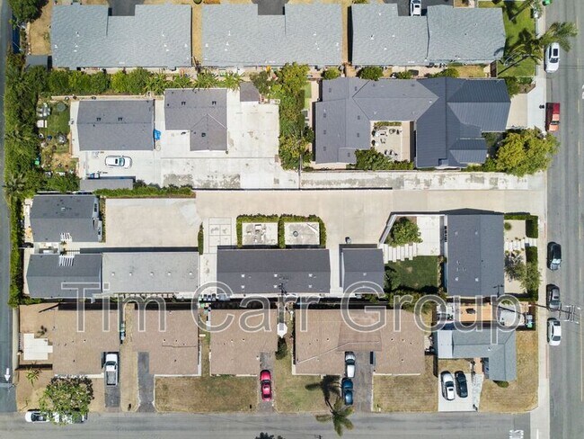 Building Photo - 243 E 20th St