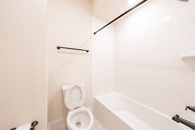 Building Photo - 813 Emerling Dr