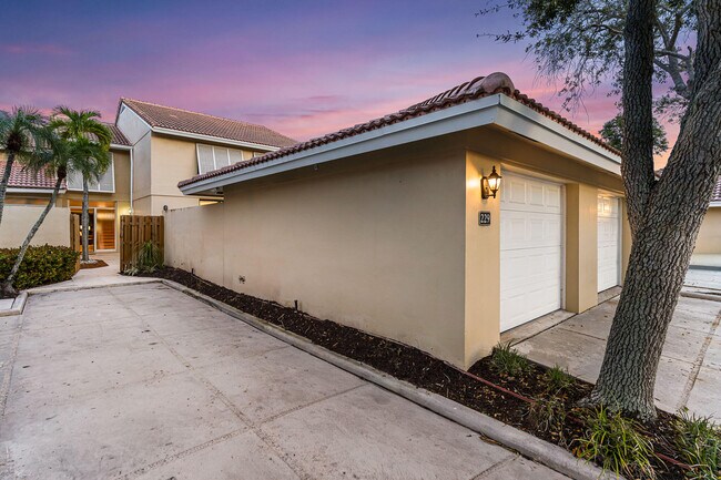 Building Photo - 229 Old Meadow Way