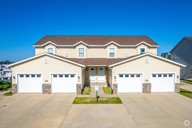 Building Photo - Council Square Townhomes