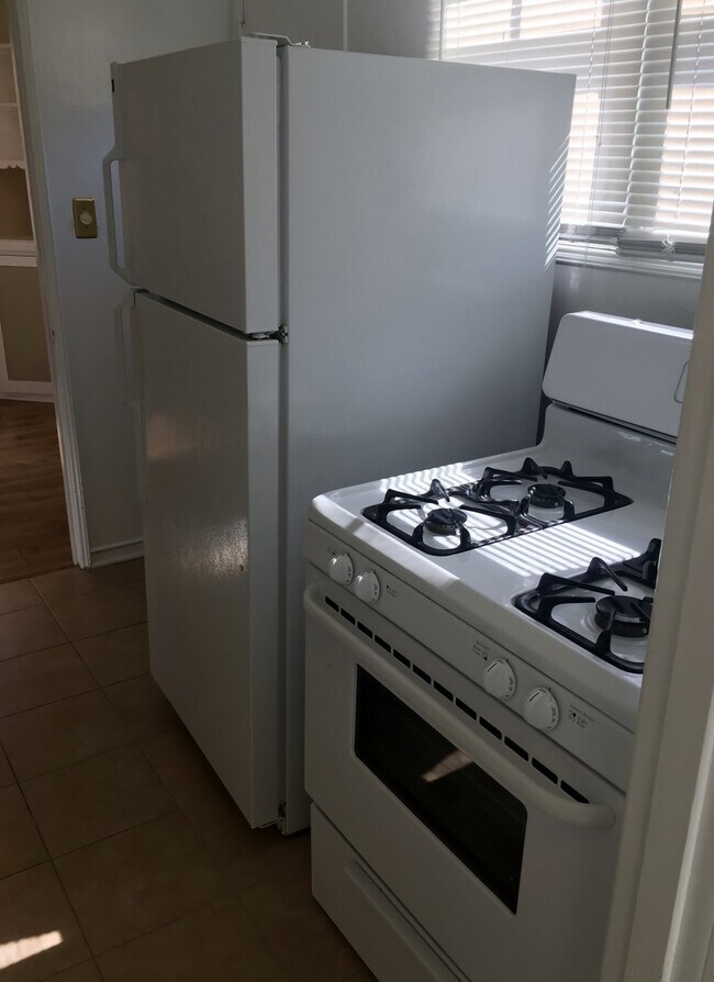 Building Photo - Beautiful cottage-like home. CONVENIENT TO UCSD MEDICAL!!!