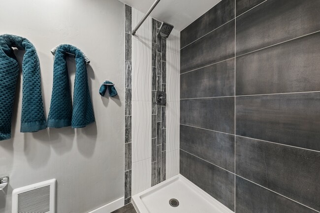 Building Photo - 1016 W Beaver Creek Blvd