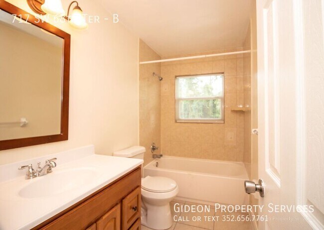 Building Photo - 717 SW 68th Terrace