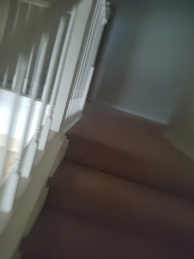 Building Photo - 446 Rivergrove Dr