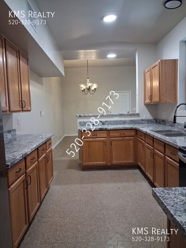 Building Photo - 2867 N Tolman Dr