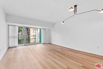 Building Photo - 13700 Marina Pointe Dr