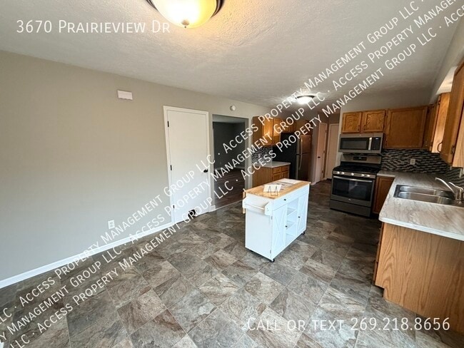 Building Photo - 3670 Prairieview Dr