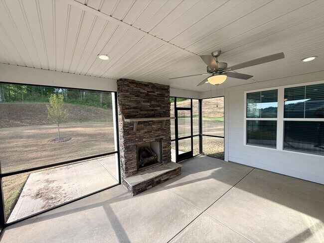 Building Photo - Beautiful New Home in georgous community