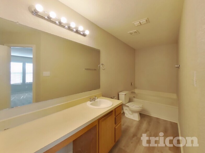 Building Photo - 7715 Shining Glow