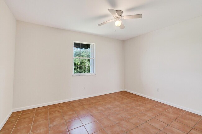 Building Photo - 179 Waterside Dr