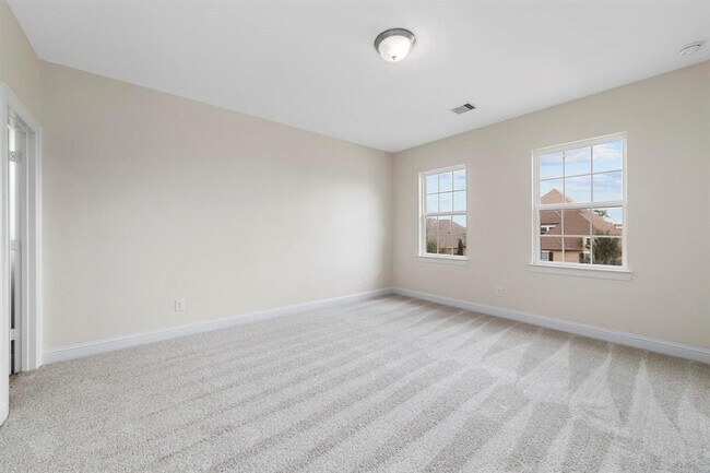 Building Photo - 9814 Carver Dr