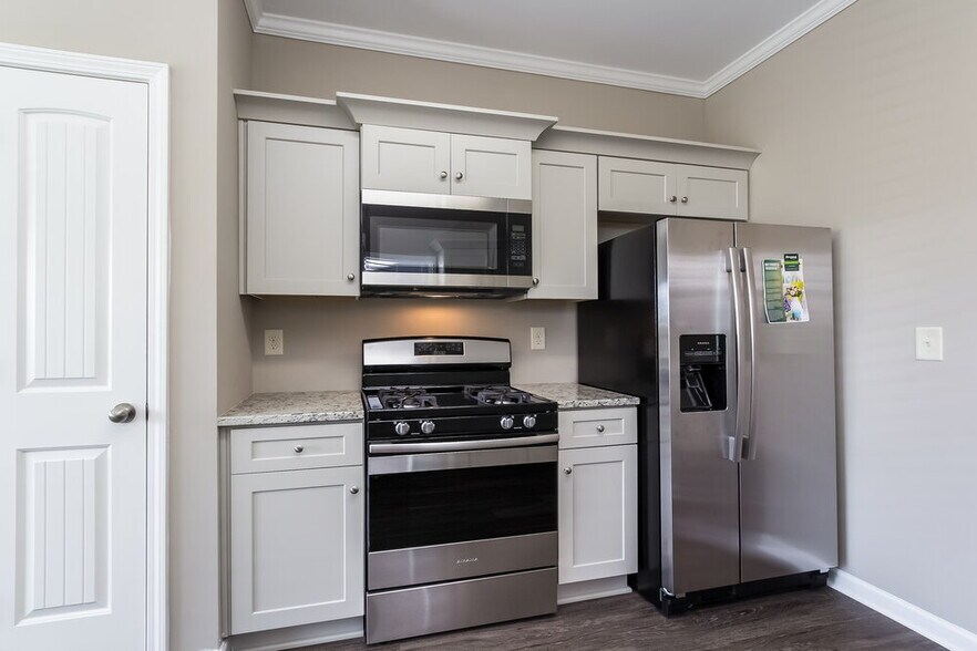 Building Photo - 326 Crescent Woode Dr