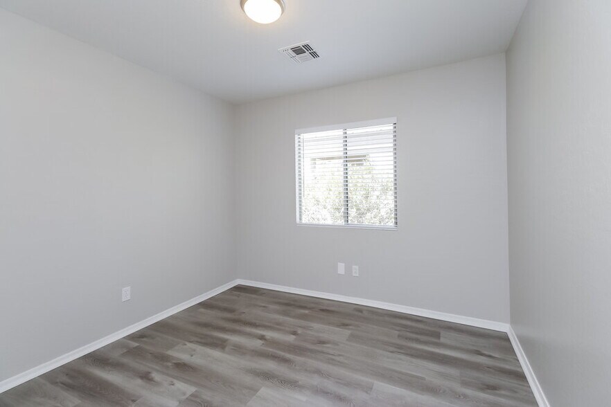 Building Photo - 39173 Kelly Cir