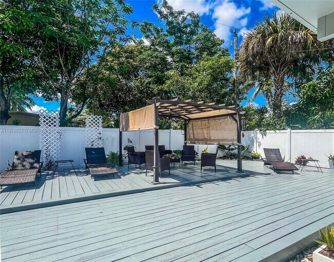 Building Photo - 4420 NW 30th Ct