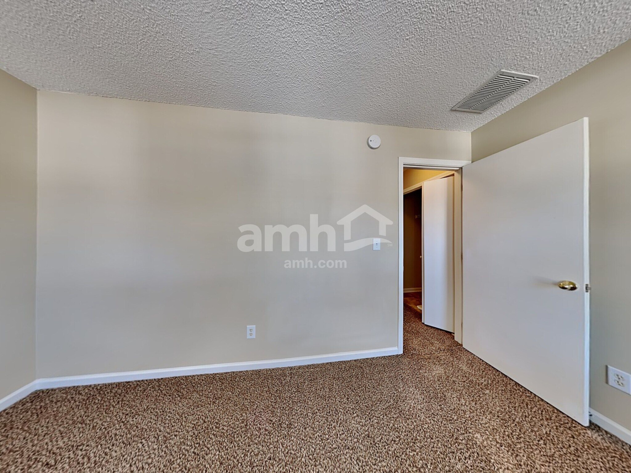 Building Photo - 136 N Honey Springs Ave