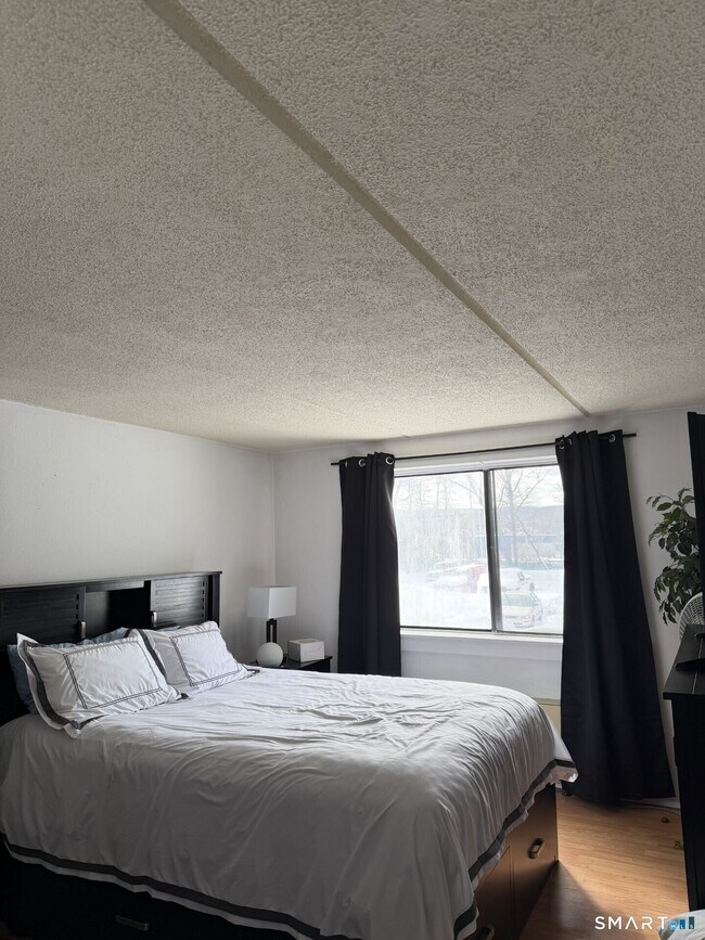 Building Photo - 126 Triangle St