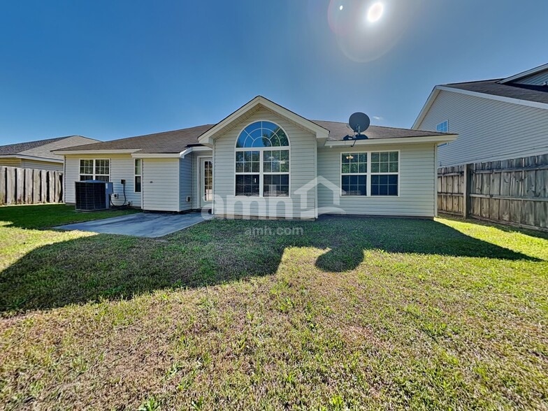 Building Photo - 28 Bostwick Dr