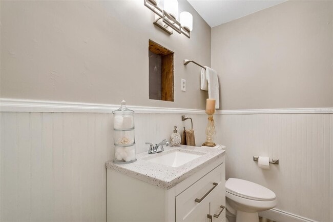 Building Photo - 1824 Roanoke Ave