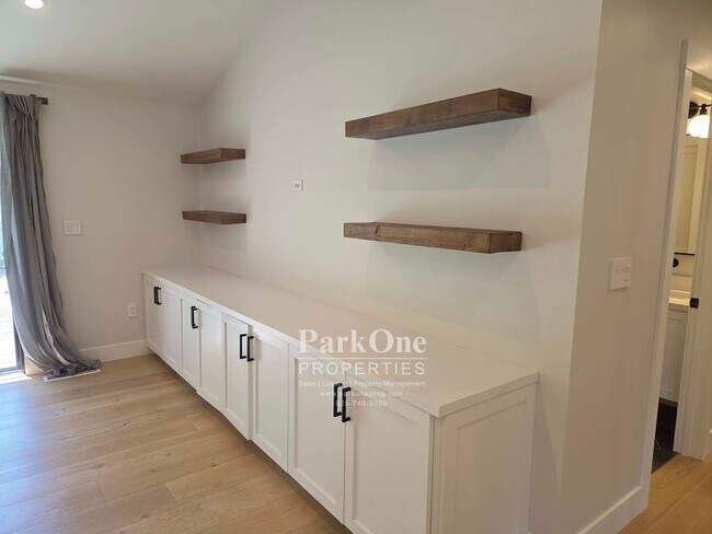 Building Photo - Amazing one of a kind home in the Heart of Walnut Creek