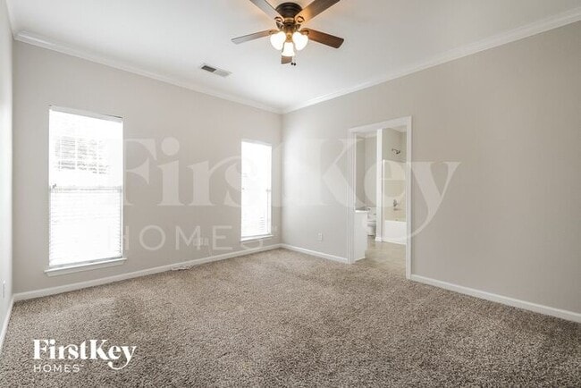 Building Photo - 4872 Longmeadow Dr