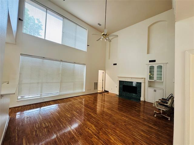 Building Photo - 2762 Hillview Dr