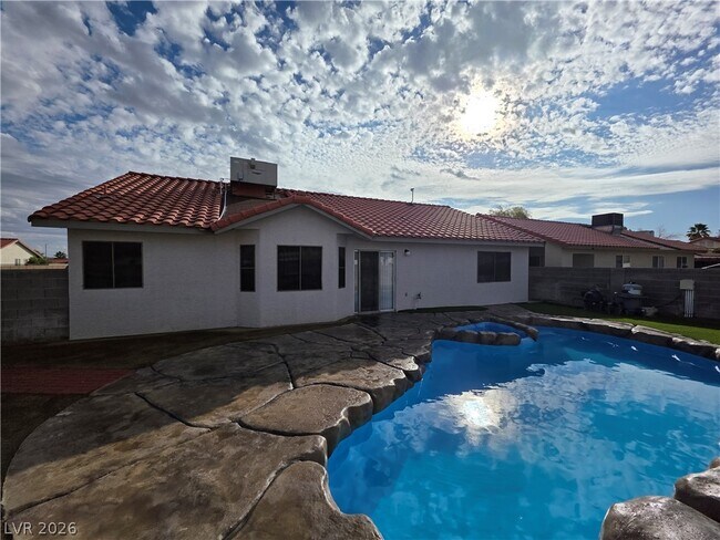 Building Photo - 5843 Berry Hill Ln