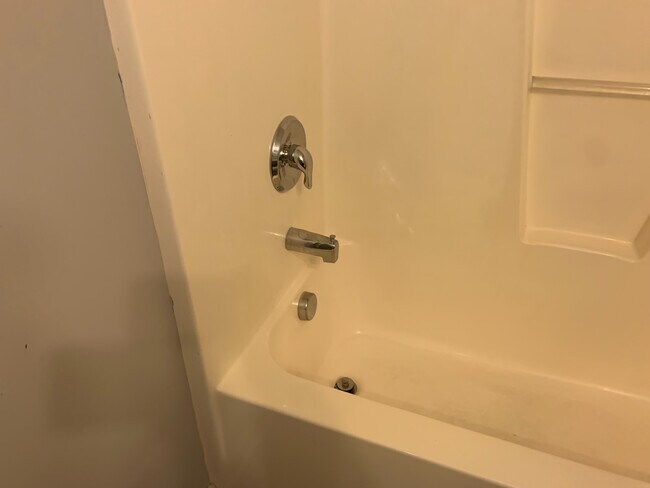 Building Photo - Room in Townhome on Big Bass Dr