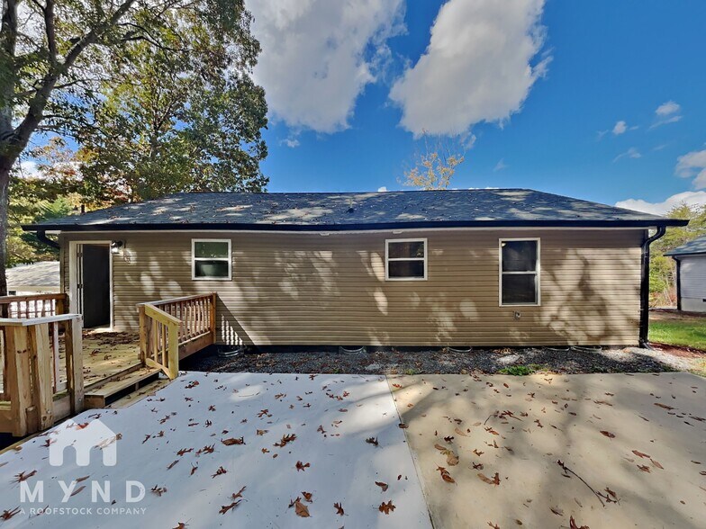 Building Photo - 214 Aspen Dr