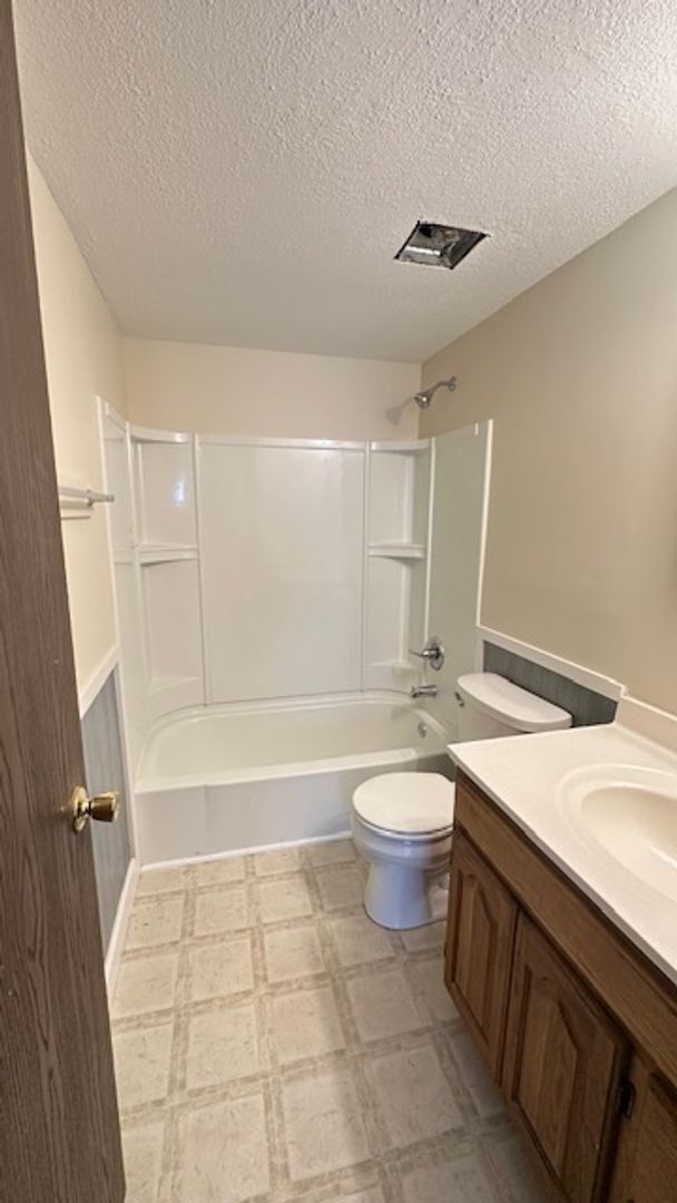 Building Photo - 22 Southwinds Cir