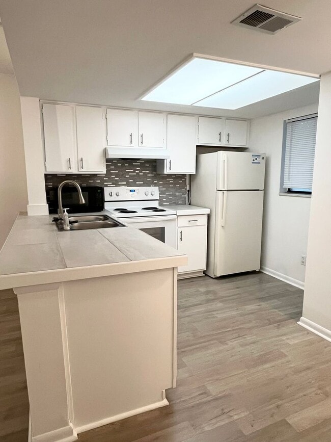 Building Photo - Two Bed, Two Bath Condo at Windsor Crossing