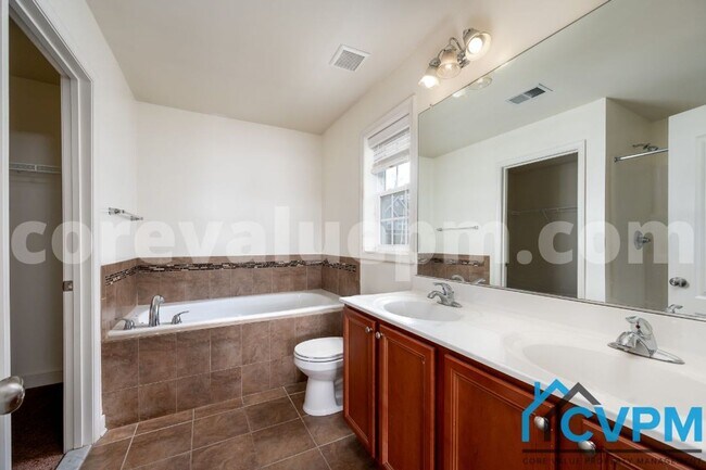 Building Photo - 1337 Jamestown Dr