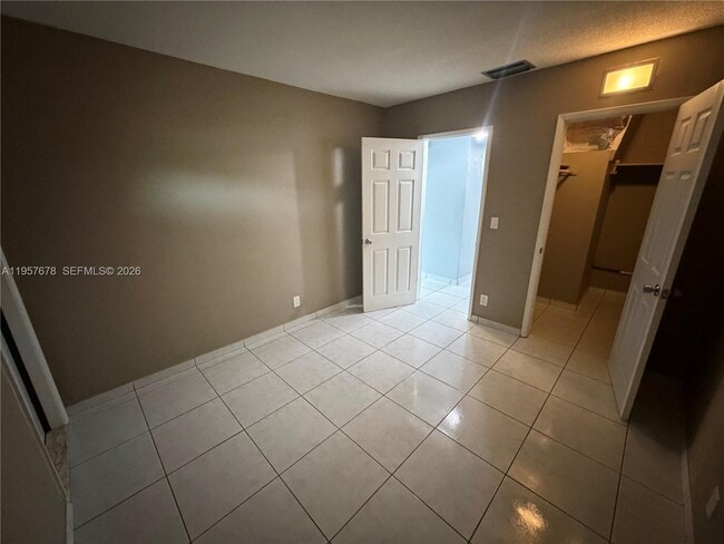 Building Photo - 1301 N 12th Ct