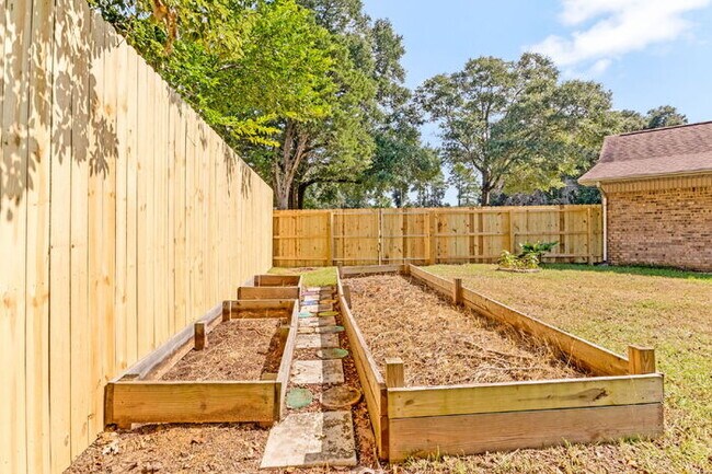 Building Photo - AVAILABLE NOW – $3,000/MONTH – ALL UTILITIES + LAWN SERVICE + POOL SERVICE INCLUDED!