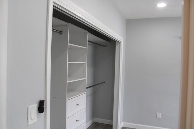 Building Photo - 5349 Van Buren Rd