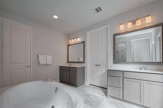 Building Photo - 11430 Bush Clover Dr