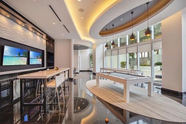 Building Photo - 851 NE 1st Ave