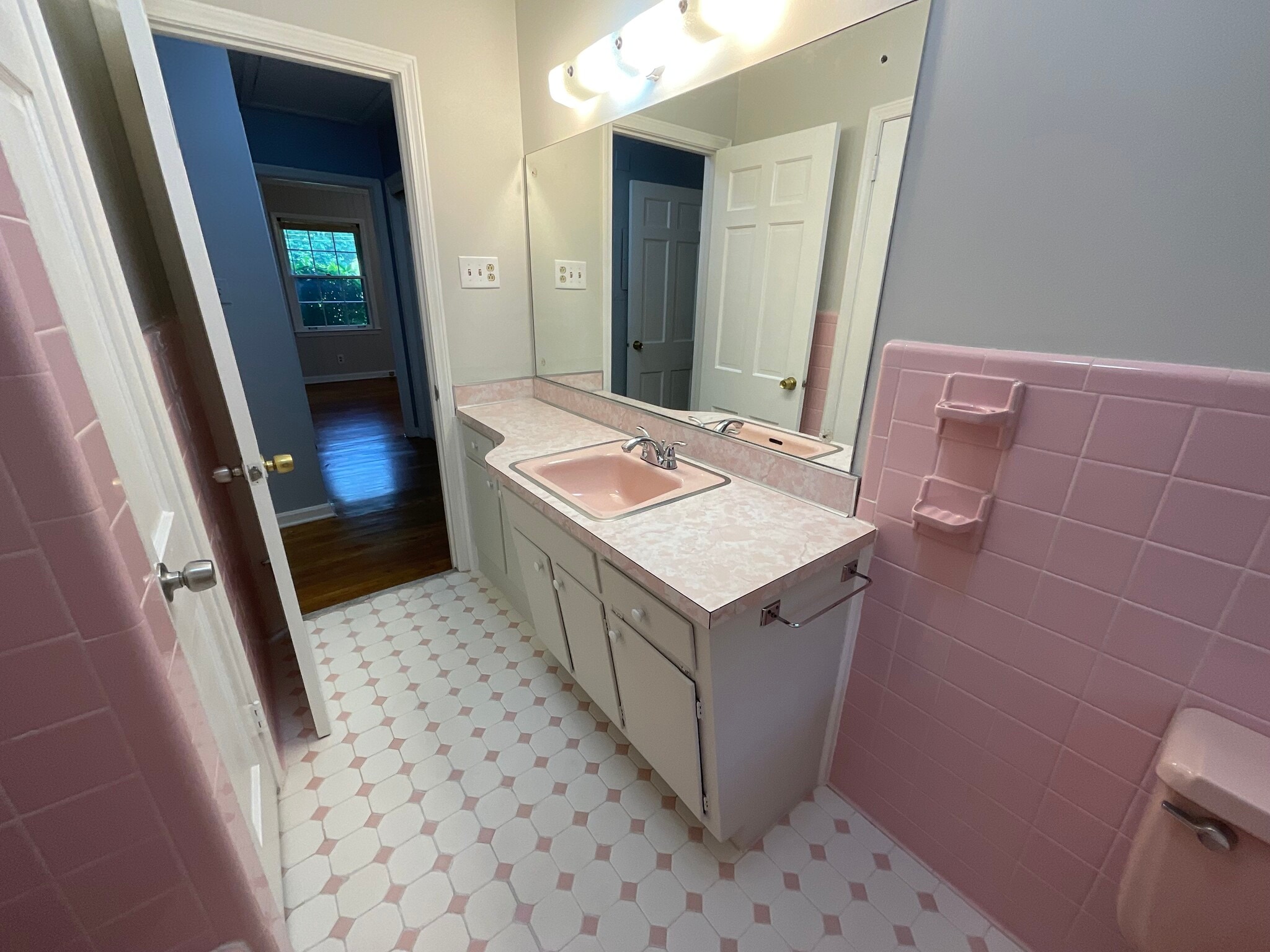 Bathroom - 1671 Glenwyck Pl